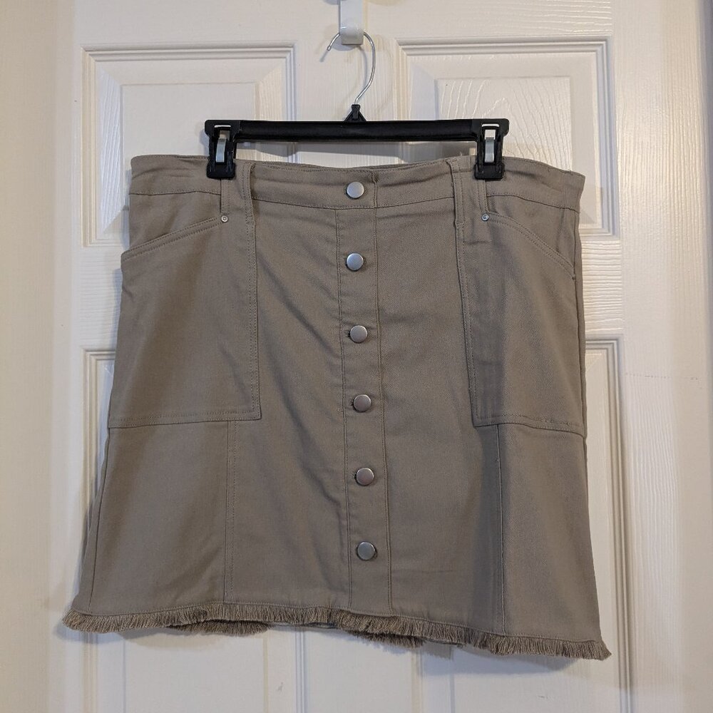 Attyre New York High-Waist Tan/Khaki Skirt Size 16 | Button Detail Career/Casual